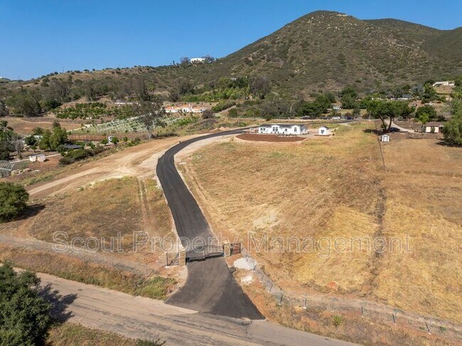 Building Photo - 471 Stewart Canyon Rd
