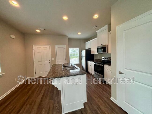 Building Photo - 602 Dobhill Ln
