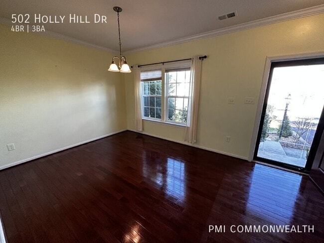 Building Photo - 502 Holly Hill Dr