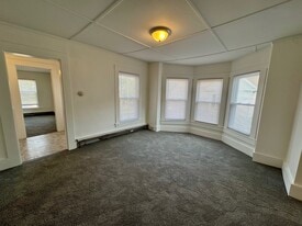 Building Photo - 115 Rumford St