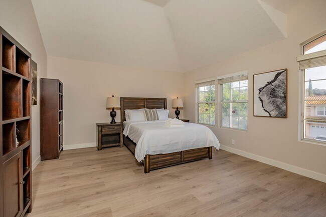 Building Photo - Fully Furnished! Prestige Luxury Single 5bed 3bath House