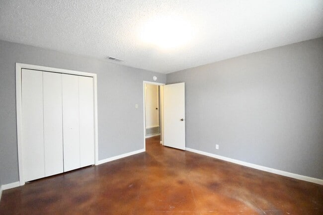 Building Photo - Charming 2 Bedroom, 1 Bath in Whitehouse ISD!