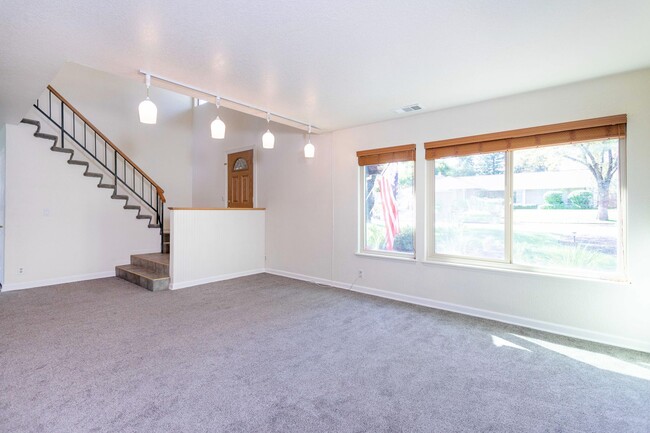 Building Photo - 4 Bedroom Home in West Redding