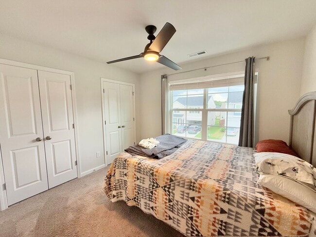 Building Photo - Modern 4BD, 2.5BA Knightdale Home with a F...