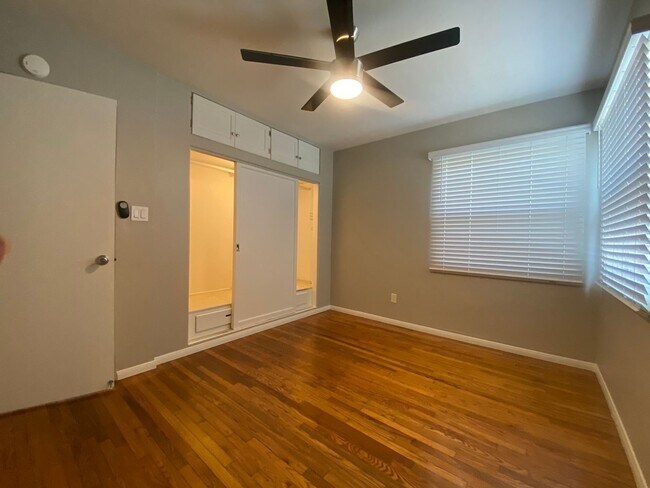 Building Photo - m529 - Mann