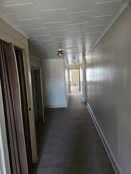 Building Photo - 211-211 E 2nd St