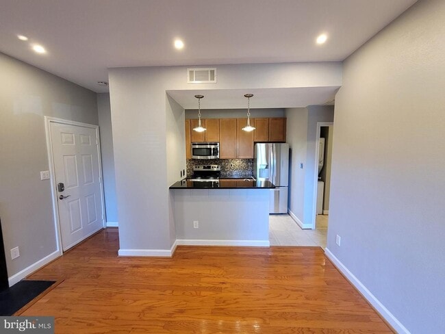 Building Photo - Charming 1BR/1BA Condo in Sought-After Penderbrook Square
