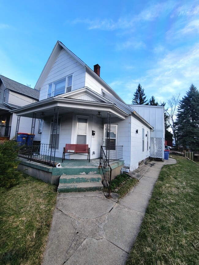 Building Photo - 38 Grove St NE