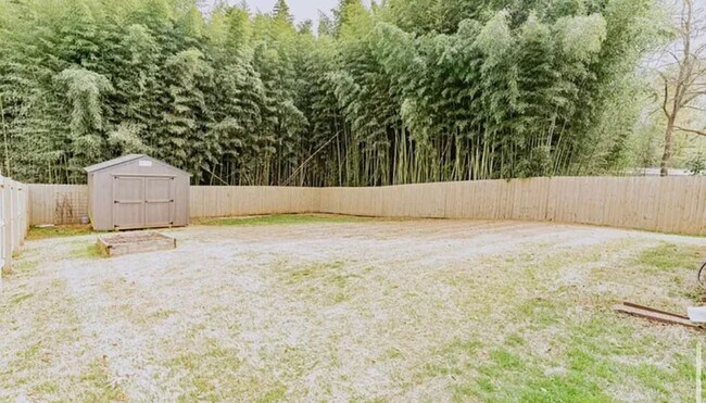 Building Photo - Beautiful 3/2 Available June 1st!