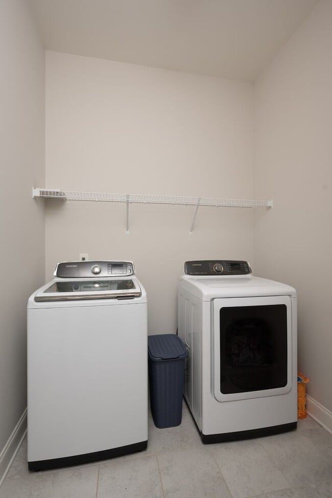 Building Photo - **LIKE NEW EXECUTIVE HOME IN A CUL-DE-SAC ...