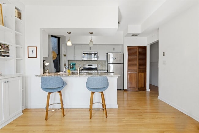 Building Photo - 902 Willow Ave