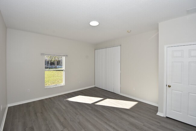 Building Photo - 4 bed, 2 bath located in Matanzas Woods su...