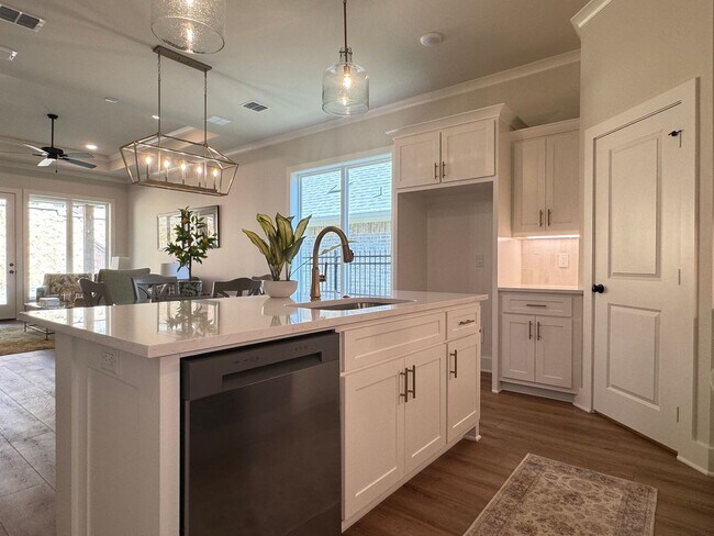 Building Photo - 9248 Villas Ct