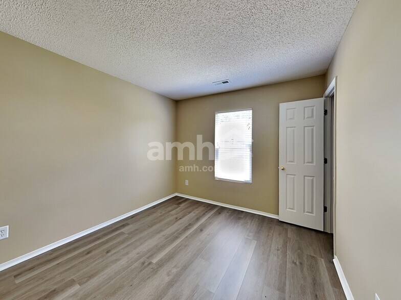 Building Photo - 3004 Van Dorn Rd