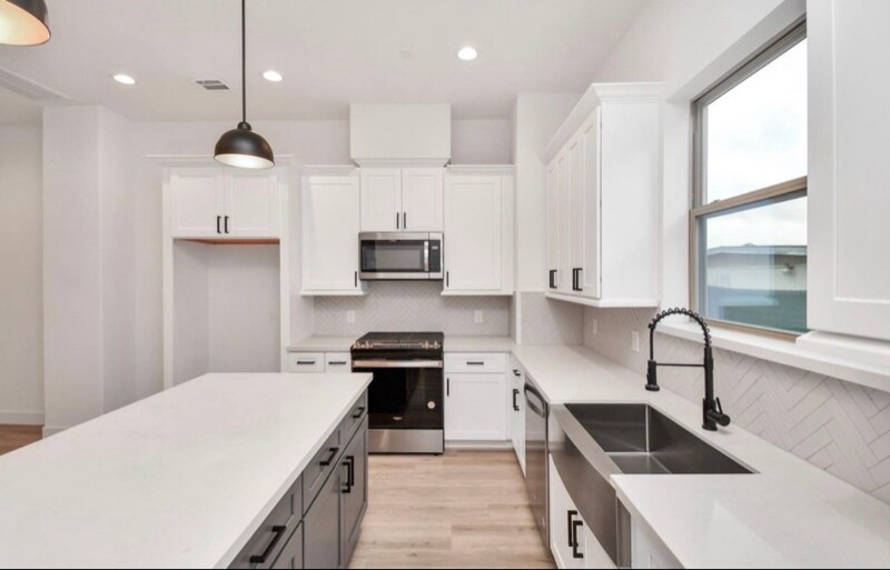 Building Photo - 2335 Eagle St