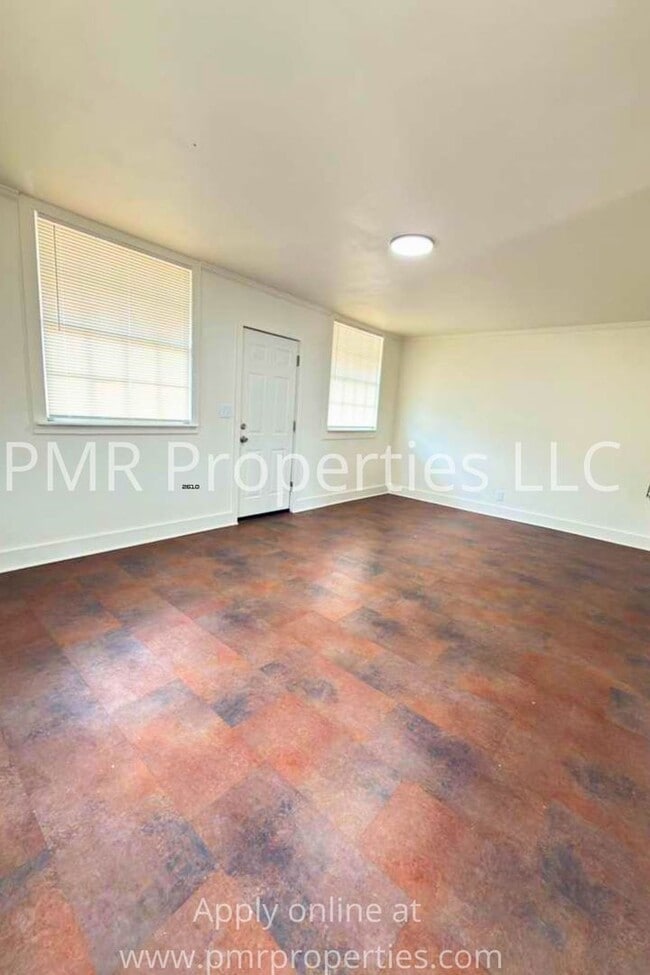 Building Photo - 2421 SW J Ave