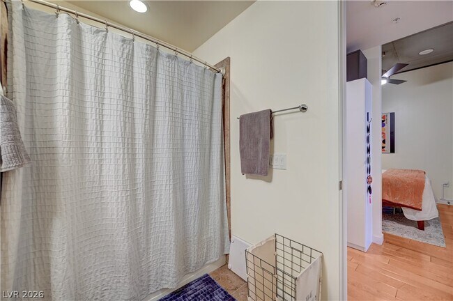 Building Photo - 353 E Bonneville Ave