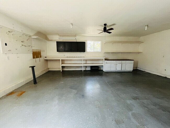 Building Photo - Beautiful 5 bed/3 Bath Home in Heights