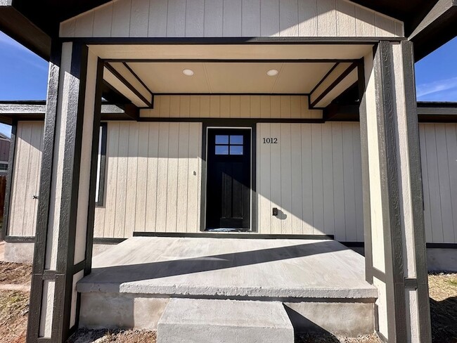 Building Photo - 1012 W 26th St