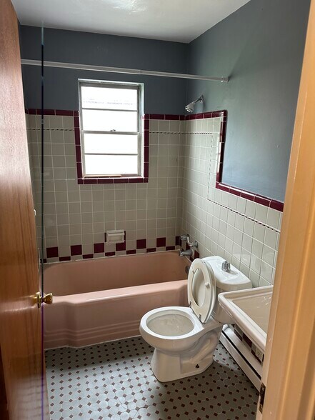 Building Photo - 619 S Fort Thomas Ave