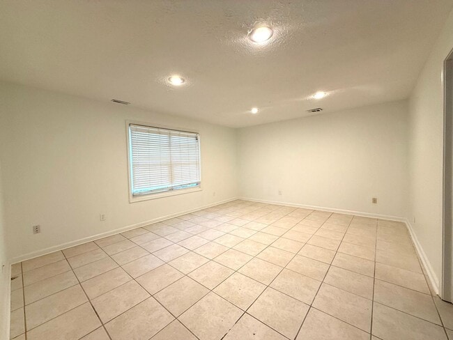 Building Photo - RENOVATED!!!!Great Location with Desirable...