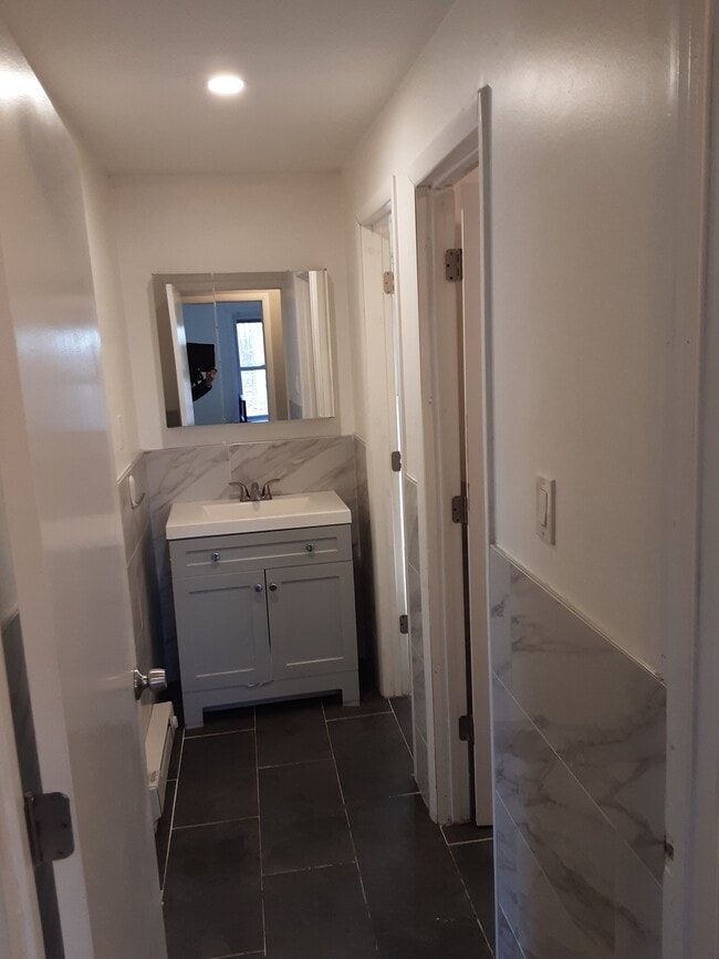 Building Photo - 13 Rock Ridge Ave