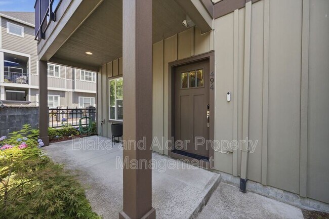 Building Photo - 494 NE Cleveland Ave