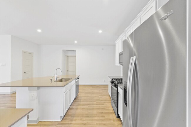 Building Photo - 7915 Murciana Dr