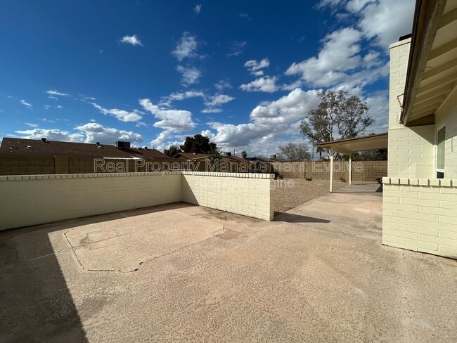 Building Photo - 3416 S Westfall Ave