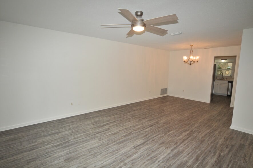 Building Photo - 2038 Ponderosa Ave