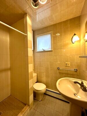 Building Photo - 569 Main St