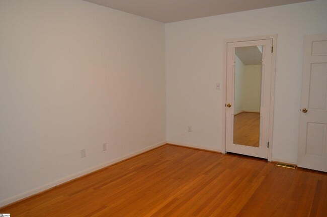 Building Photo - 2462 E Blackstock Rd