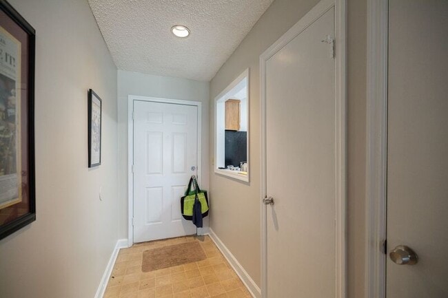 Building Photo - 290 Appleby Dr