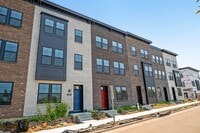 Building Photo - 848 Woodlawn Ave