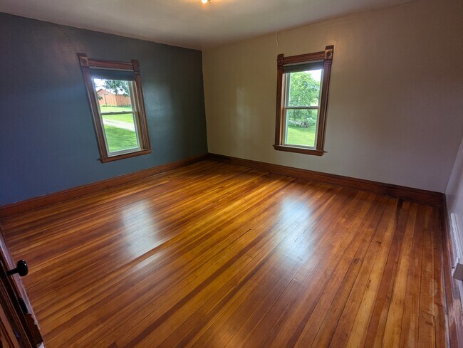 Building Photo - 10326 Brattlie Rd