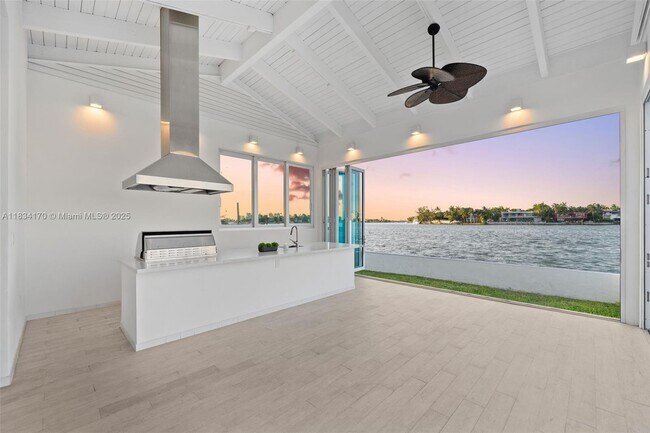 Building Photo - 205 N Hibiscus Dr