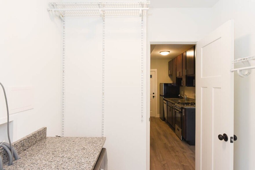 Building Photo - 725 W Brompton Ave