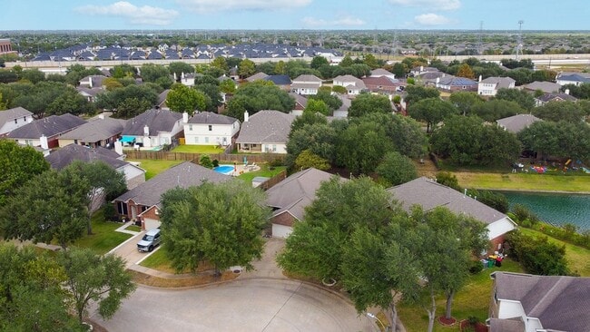 Building Photo - 25910 N Lakefair Dr