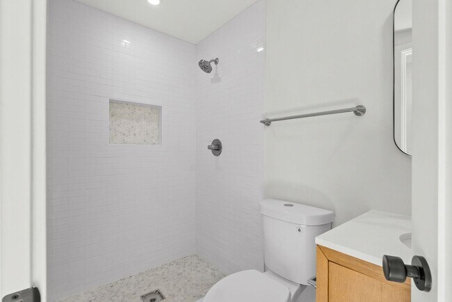 Building Photo - 323 S Ditmar St