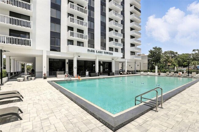 Building Photo - 400 E Colonial Dr