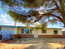 Beautiful 3 Bedroom 1.5 Bath House in Mojave CA