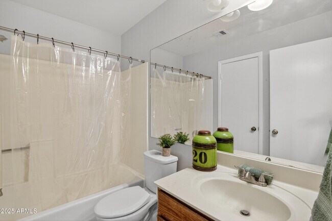 Building Photo - 930 N Mesa Dr