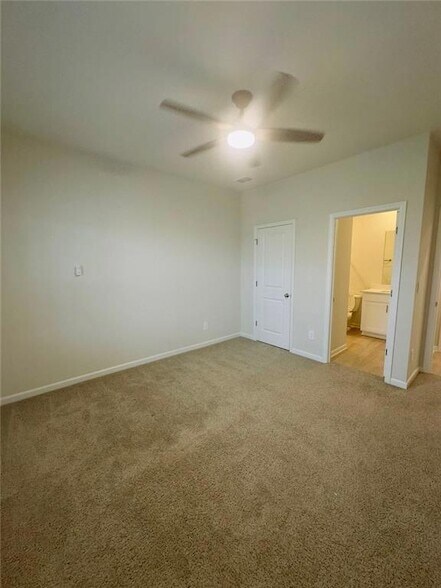 Building Photo - 327 Vly Oak Dr