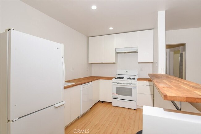 Building Photo - 11921 Goshen Ave