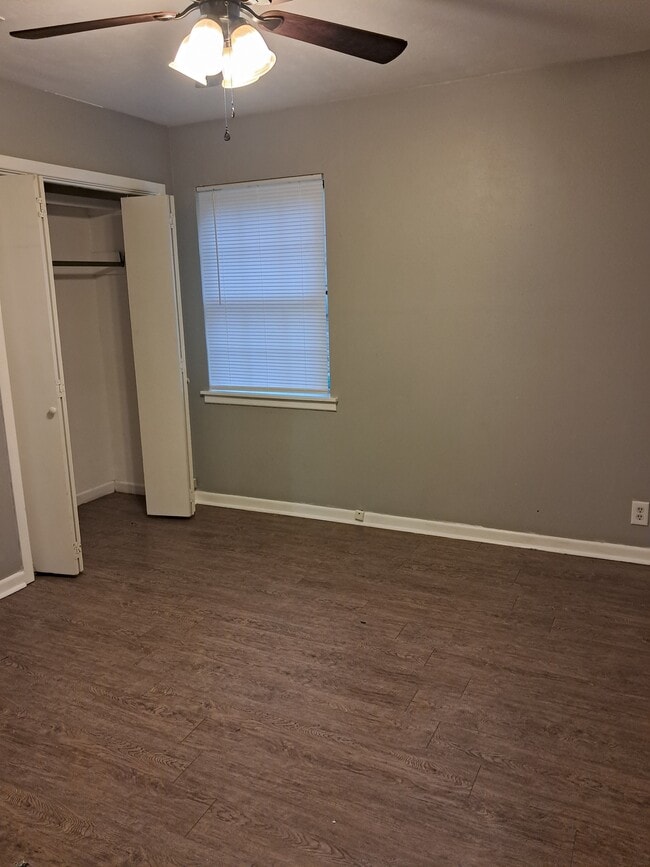Building Photo - 12 Tulip Dr