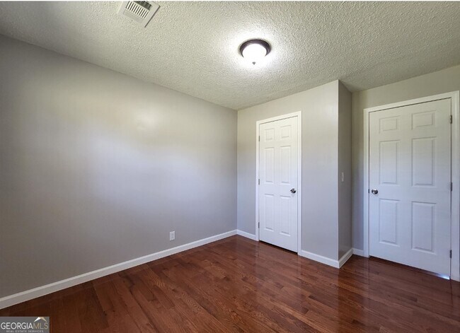Building Photo - 2602 Lake Harbin Rd
