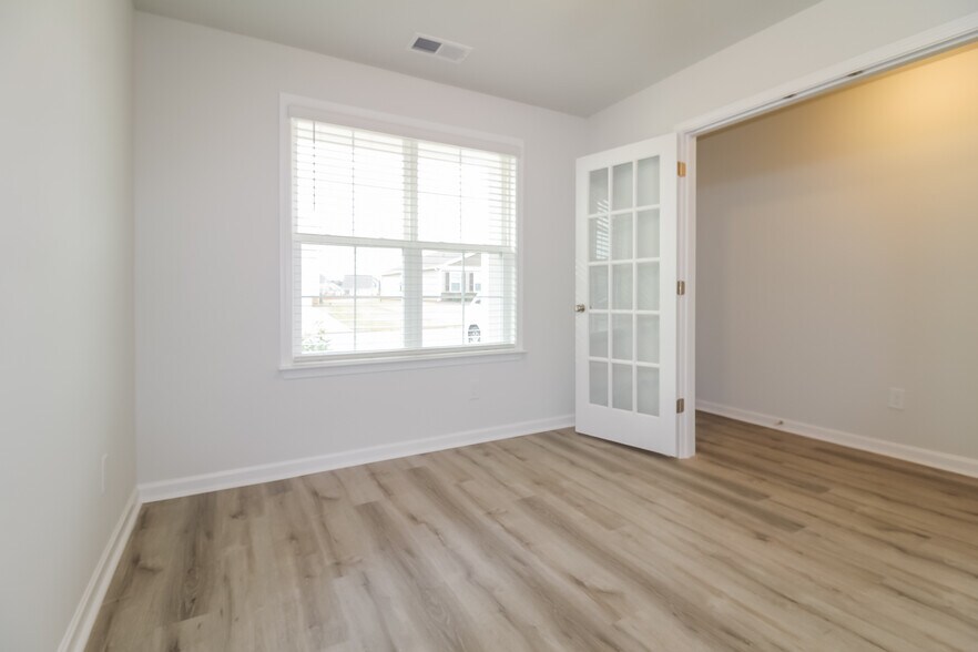 Building Photo - 518 Whittier St