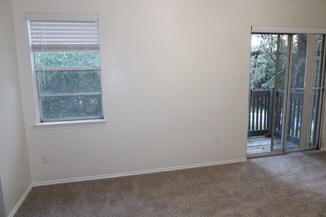 Building Photo - Downtown / Riverside Townhome - 2BD/2.5BA ...