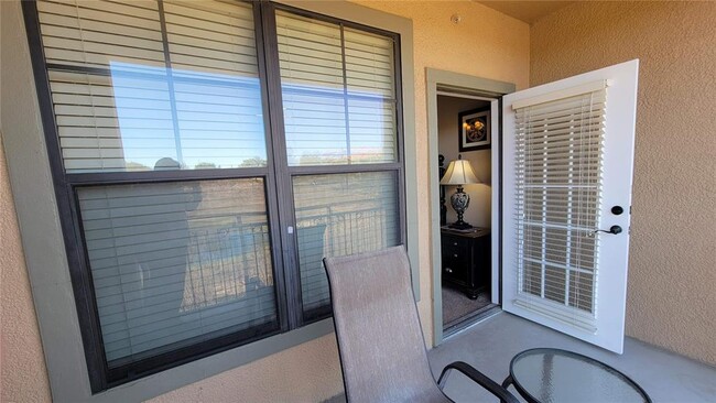 Building Photo - 914 Charo Pkwy