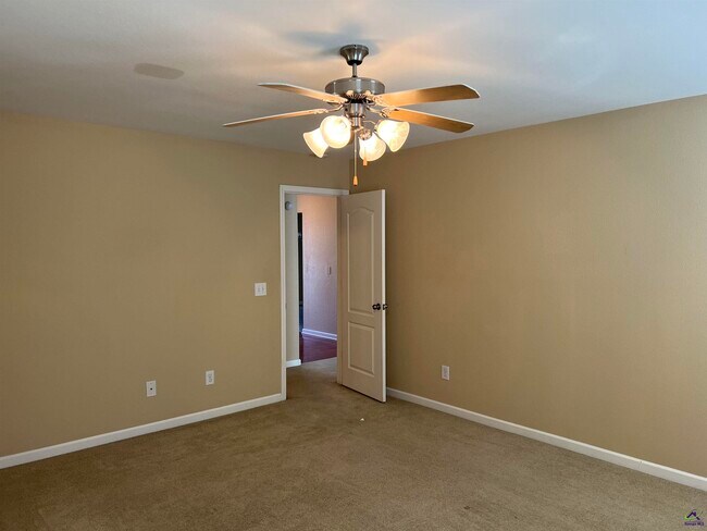 Building Photo - 120 Magnum Way